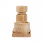 Set de sal y pimienta con diseño escadinavo de madera de fresno color marrón cuarta vista