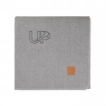 Manta de poliéster reciclado de suavidad excepcional 320 g/m2 color gris vista con logo