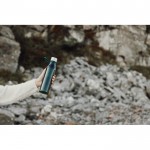 Botella para agua de RPET con efecto degradado y capacidad 800ml color verde vista de ambiente