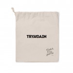 Juego de madera con palas de velcro y pelota que incluye bolsa color marrón vista con logo