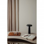 Lámpara de mesa reciclada con luz cálida y blanca regulable por tacto color negro