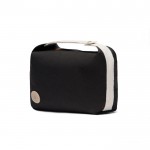 Neceser de poliéster reciclado con bolsillo interior con asa color negro tercera vista