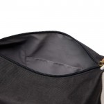 Neceser de poliéster reciclado con bolsillo interior con asa color negro cuarta vista
