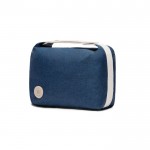 Neceser de poliéster reciclado con bolsillo interior con asa color azul tercera vista