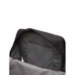 Mochila de viaje ecológica con compartimento lateral para botella color negro quinta vista
