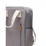 Mochila de viaje ecológica con compartimento lateral para botella color gris cuarta vista