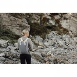 Mochila de viaje ecológica con compartimento lateral para botella color gris
