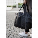 Bolsa max de poliéster reciclado con bolsillos internos y externos color negro