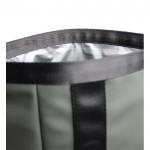 Bolsa térmica en poliéster reciclado con diseño enrollable 25L color verde tercera vista