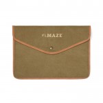 Funda para portátil de lona reciclada con bordes de color 14” color verde vista con logo
