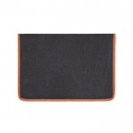 Funda para portátil de lona reciclada con bordes de color 16” color negro tercera vista