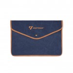 Funda para portátil de lona reciclada con bordes de color 16” color azul marino vista con logo