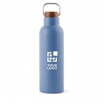 Botella de acero inoxidable reciclado con tapa de madera y asa 800ml color azul vista de impresión
