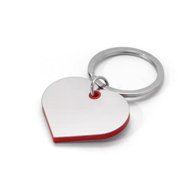 Llavero de metal con forma de corazón