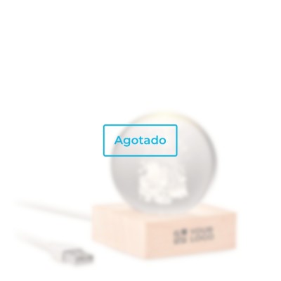 Bola de cristal edición navideña con luz LED sobre base de madera color madera vista de impresión - Agotado