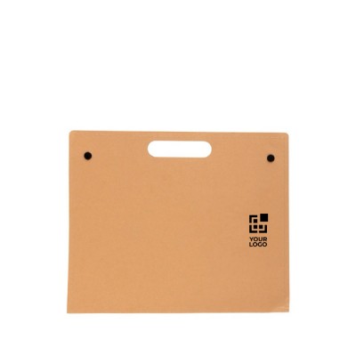 Carpeta de cartón con material de escritura y asa de transporte
