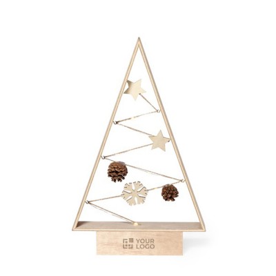 Árbol navideño de madera natural con un trenzado de luces LED