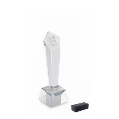 Trofeo de cristal en forma geométrica vertical en base de cristal vista de impresión
