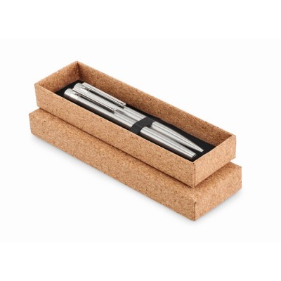 Bolígrafo y roller de metal en caja de corcho
