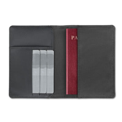 Cartera con espacio para llevar el pasaporte color negro segunda vista