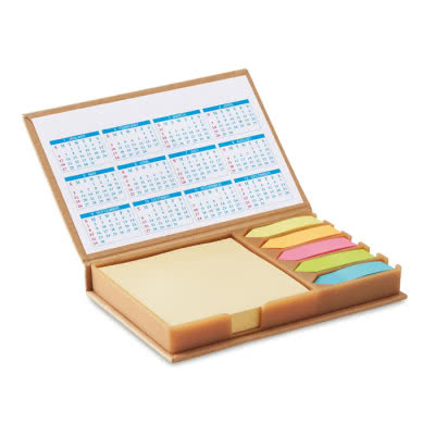 Set de escritorio con etiquetas y calendario