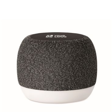 Pequeño altavoz inalámbrico de RPET y detalle de bambú negro