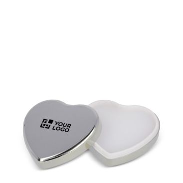 Bálsamo labial en estuche metálico en forma de corazón