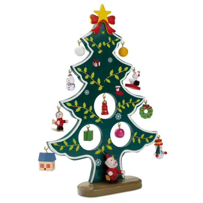 Pequeño árbol de navidad con adornos color verde