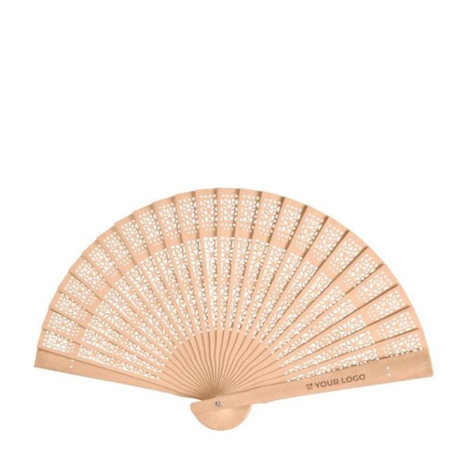 Abanico de madera con diseños ornamentales