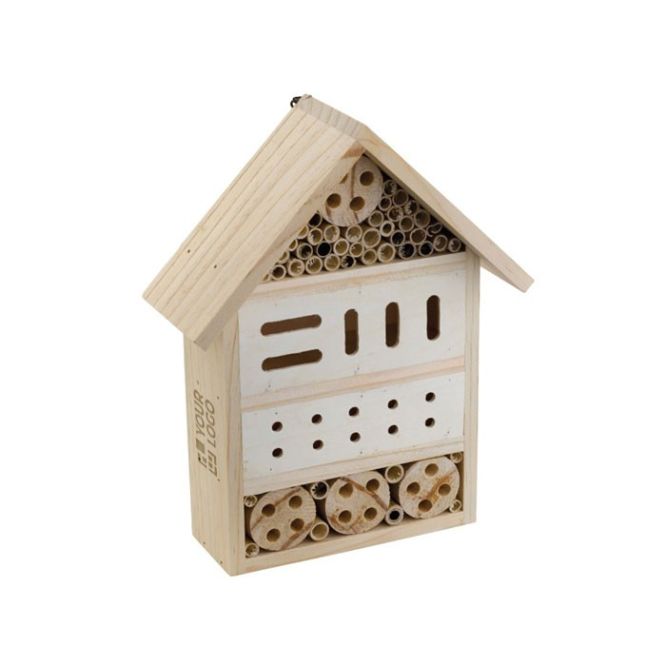 Casa de madera para insectos con múltiples entradas y salidas