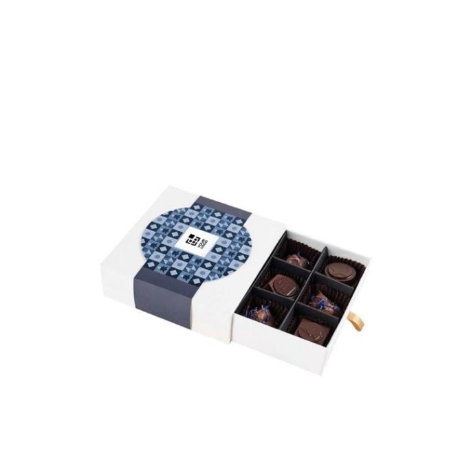 Cofre de 9 bombones de chocolate con leche con relleno café o ciruelas