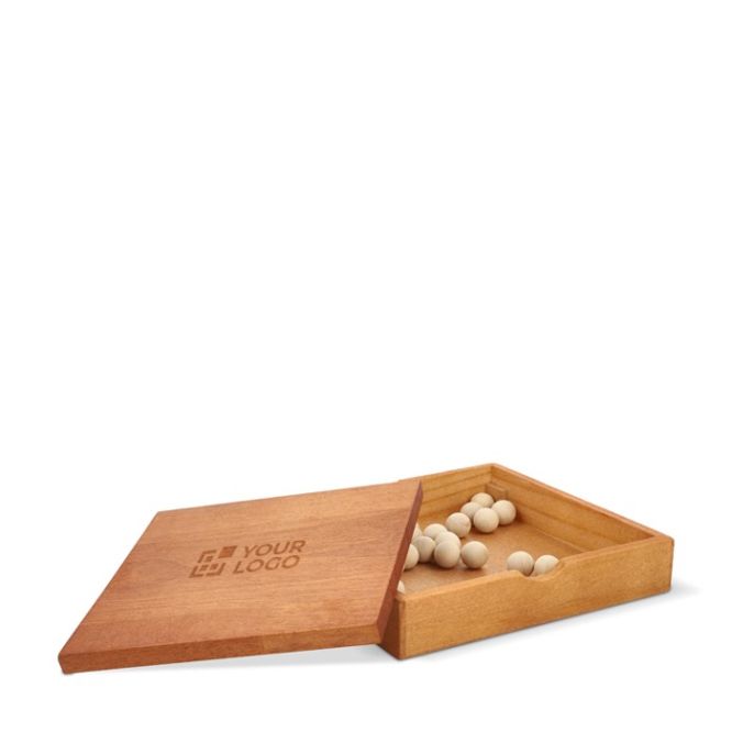 Juego de solitario en caja de madera que es tablero y almacenamiento