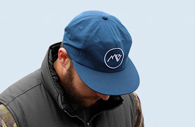 Gorra con logotipo